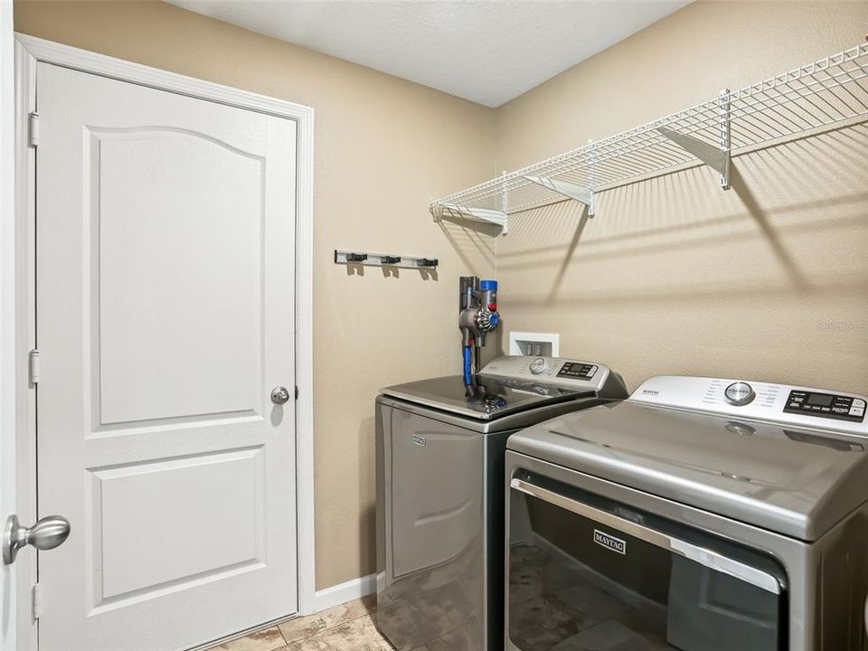 合同活跃: $305,000 (3 贝兹, 2 浴室, 1463 平方英尺)