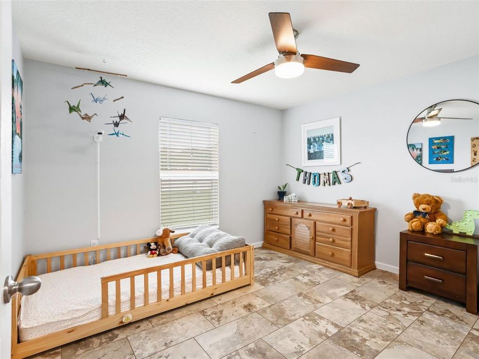 合同活跃: $305,000 (3 贝兹, 2 浴室, 1463 平方英尺)