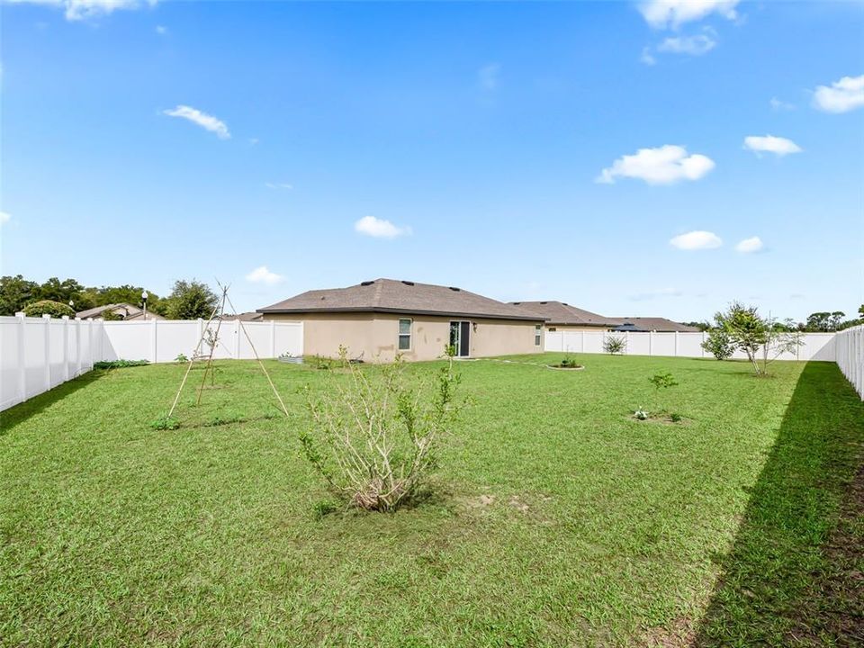 合同活跃: $305,000 (3 贝兹, 2 浴室, 1463 平方英尺)