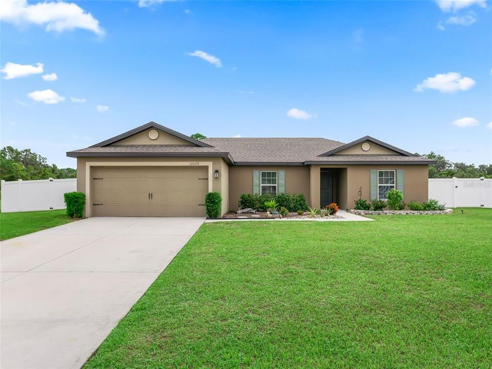 合同活跃: $305,000 (3 贝兹, 2 浴室, 1463 平方英尺)