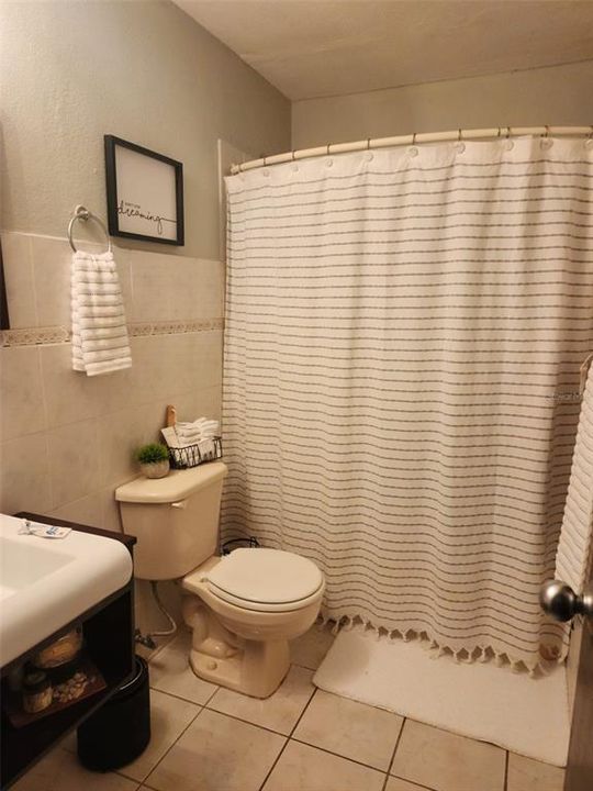 Под контрактом: $460,000 (4 спален, 3 ванн, 2800 Квадратных фут)