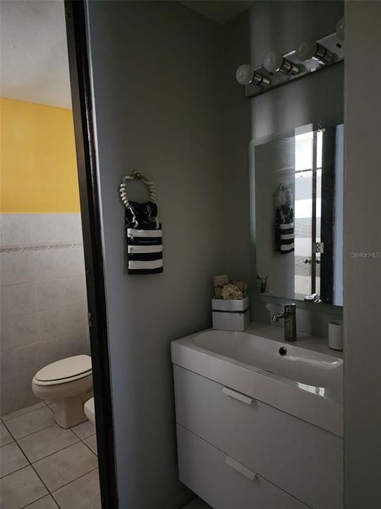 Под контрактом: $460,000 (4 спален, 3 ванн, 2800 Квадратных фут)