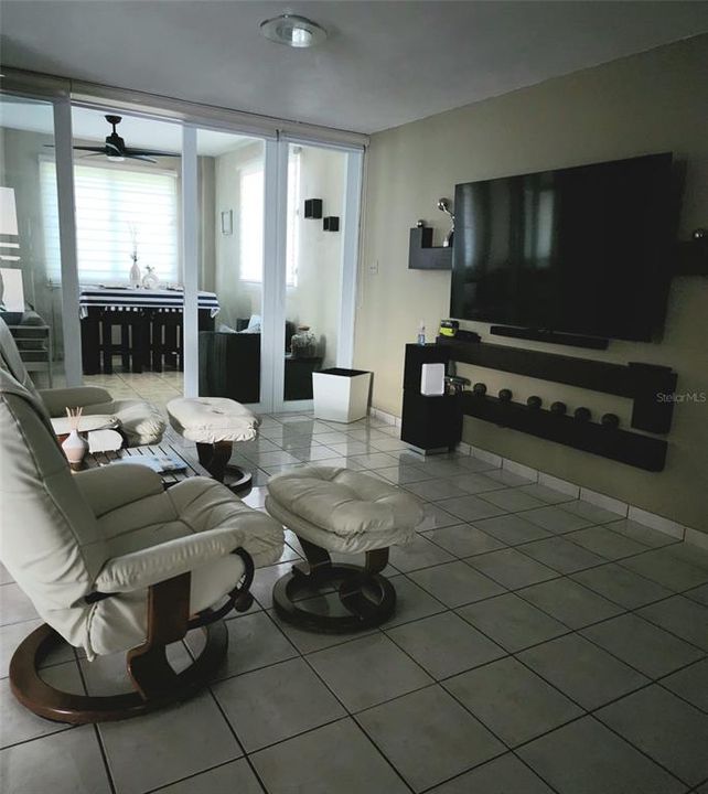 Под контрактом: $460,000 (4 спален, 3 ванн, 2800 Квадратных фут)