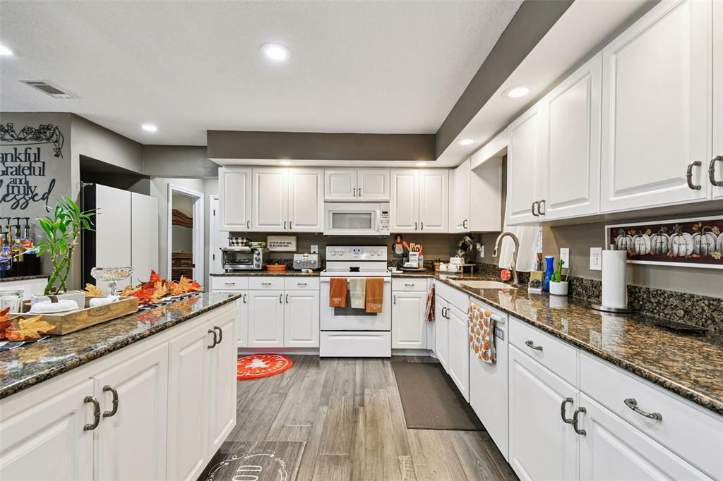 For Sale: $407,000 (2 beds, 2 baths, 1848 Square Feet)