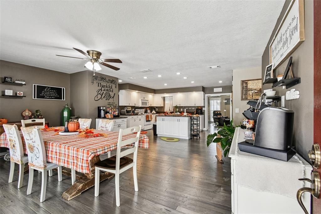 For Sale: $407,000 (2 beds, 2 baths, 1848 Square Feet)