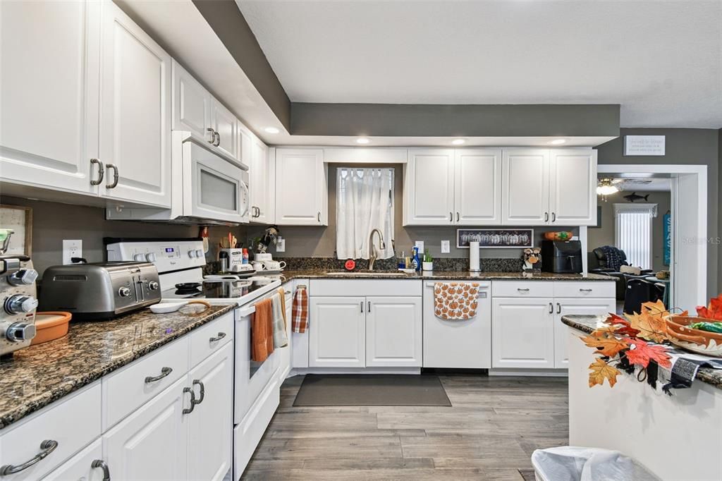 For Sale: $407,000 (2 beds, 2 baths, 1848 Square Feet)