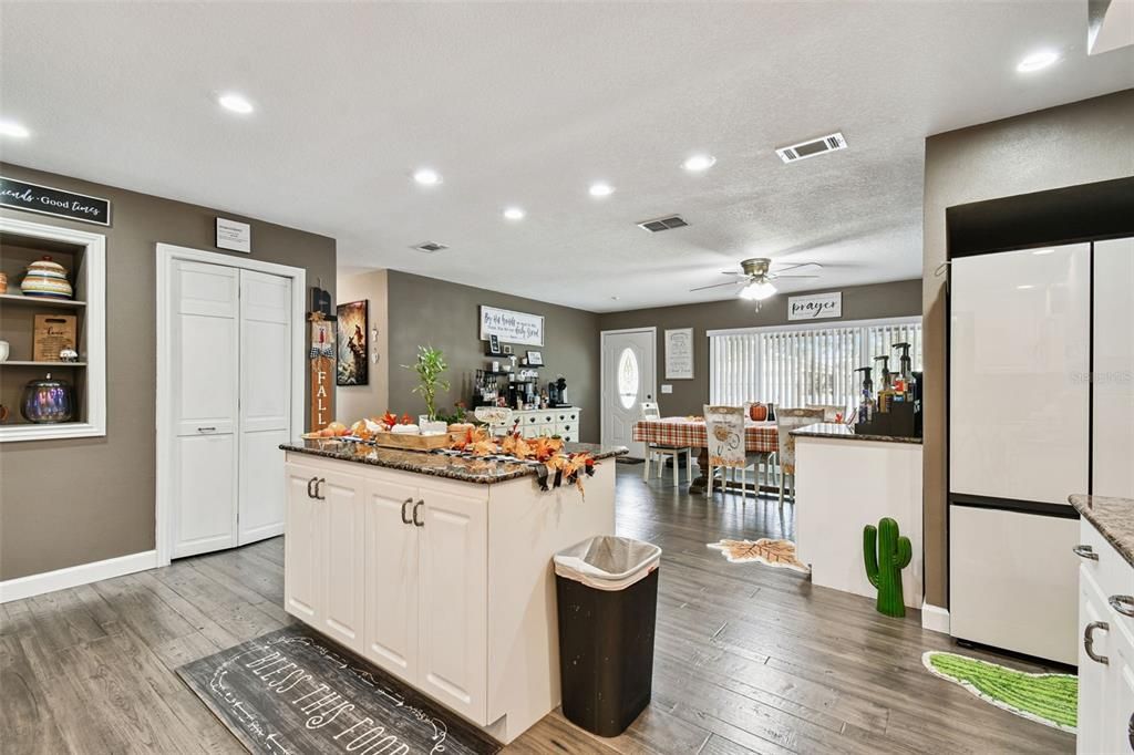 For Sale: $407,000 (2 beds, 2 baths, 1848 Square Feet)