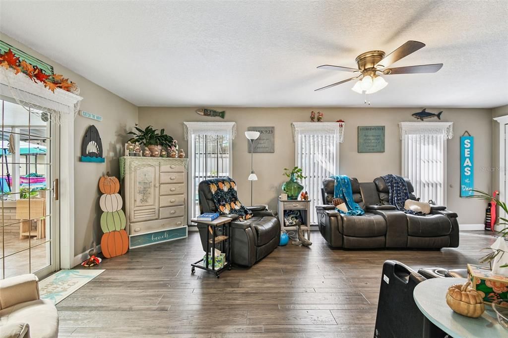 For Sale: $407,000 (2 beds, 2 baths, 1848 Square Feet)