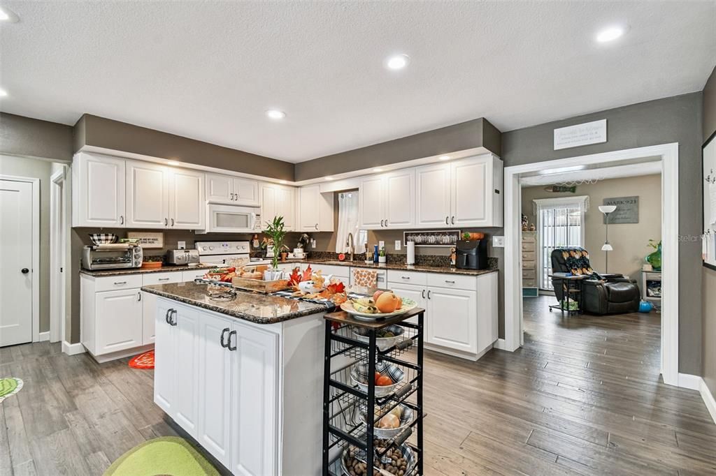 For Sale: $407,000 (2 beds, 2 baths, 1848 Square Feet)