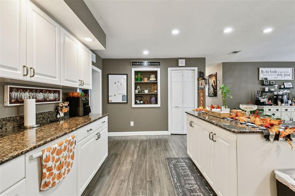 For Sale: $407,000 (2 beds, 2 baths, 1848 Square Feet)