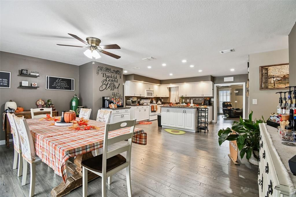 For Sale: $407,000 (2 beds, 2 baths, 1848 Square Feet)