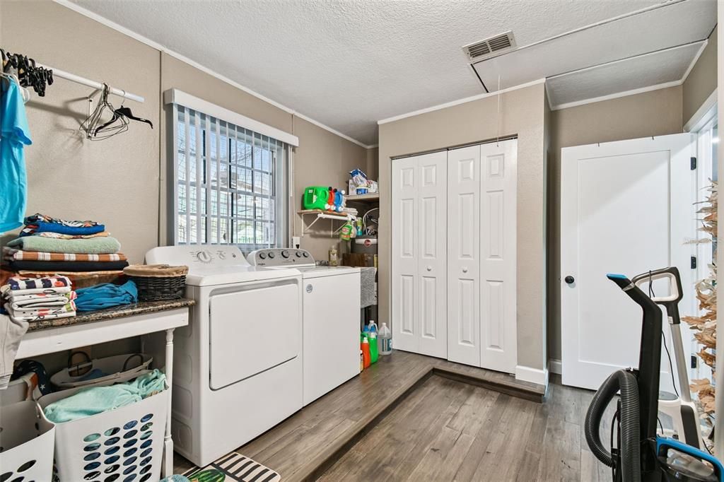 For Sale: $407,000 (2 beds, 2 baths, 1848 Square Feet)