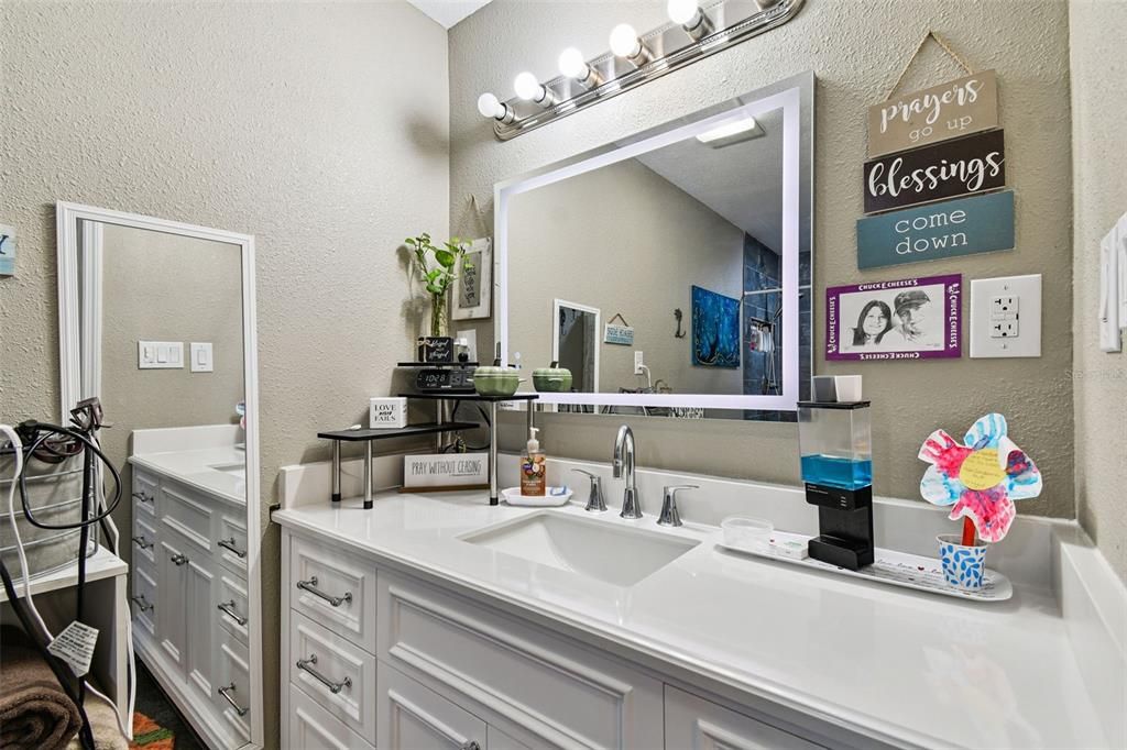 For Sale: $407,000 (2 beds, 2 baths, 1848 Square Feet)