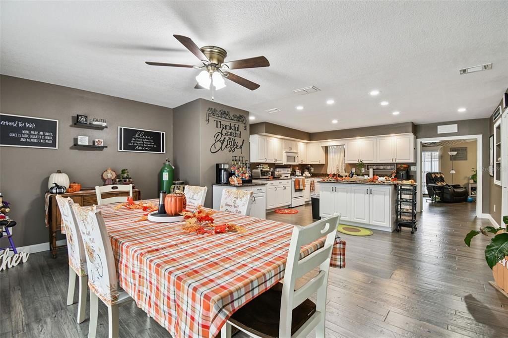 For Sale: $407,000 (2 beds, 2 baths, 1848 Square Feet)