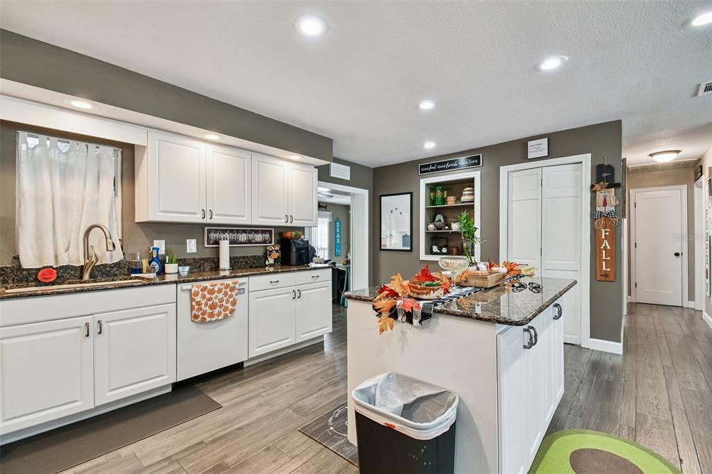 For Sale: $407,000 (2 beds, 2 baths, 1848 Square Feet)