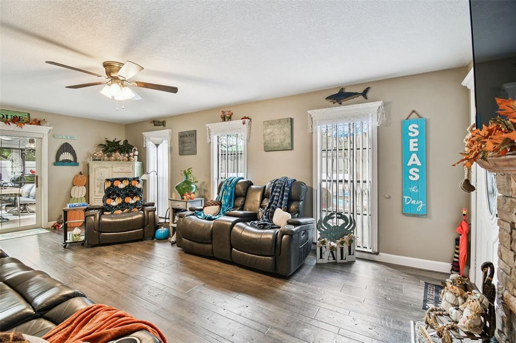 For Sale: $407,000 (2 beds, 2 baths, 1848 Square Feet)