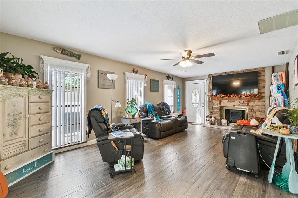 For Sale: $407,000 (2 beds, 2 baths, 1848 Square Feet)