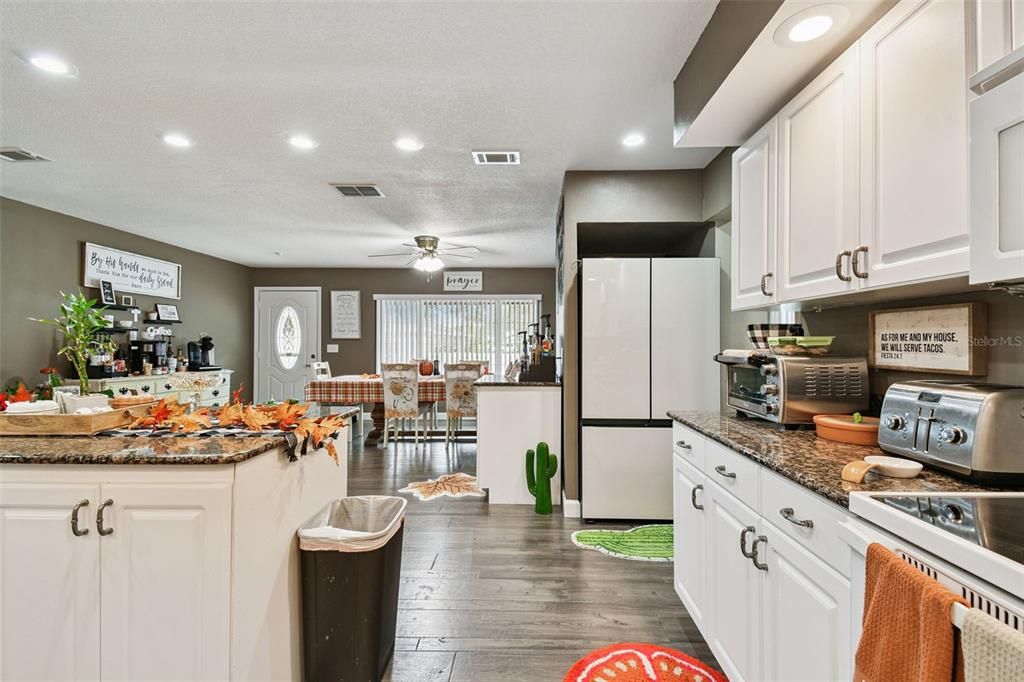 For Sale: $407,000 (2 beds, 2 baths, 1848 Square Feet)