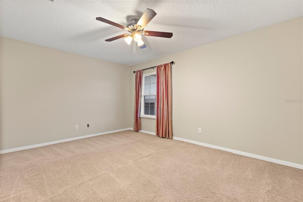 合同活跃: $499,000 (4 贝兹, 2 浴室, 2498 平方英尺)