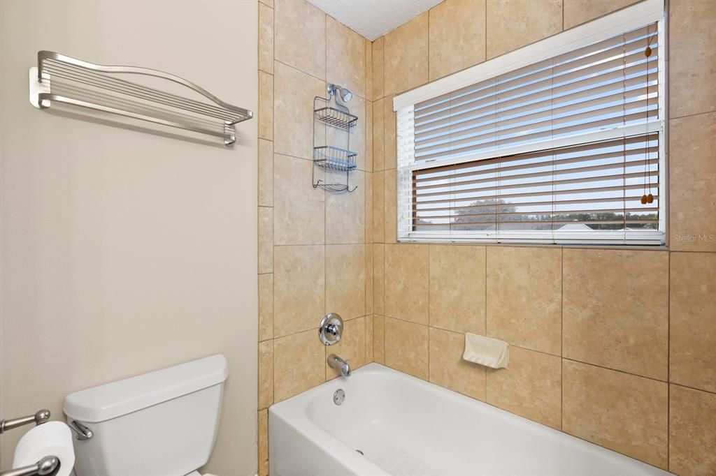 合同活跃: $499,000 (4 贝兹, 2 浴室, 2498 平方英尺)