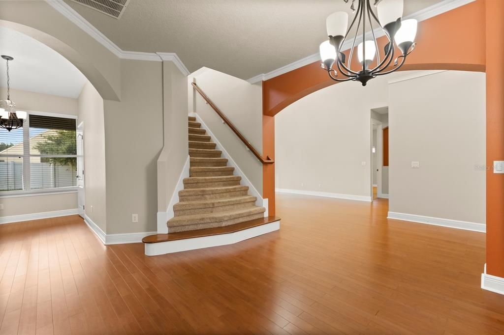 合同活跃: $499,000 (4 贝兹, 2 浴室, 2498 平方英尺)