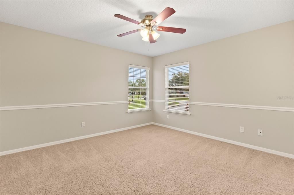 合同活跃: $499,000 (4 贝兹, 2 浴室, 2498 平方英尺)