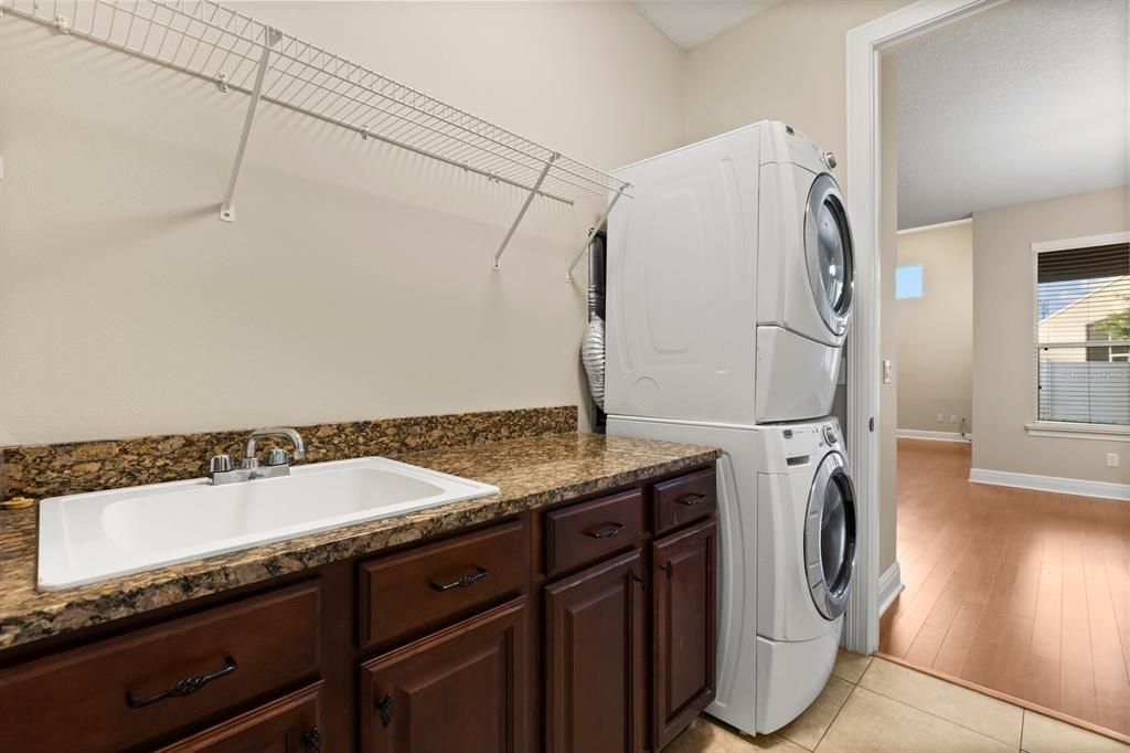 合同活跃: $499,000 (4 贝兹, 2 浴室, 2498 平方英尺)