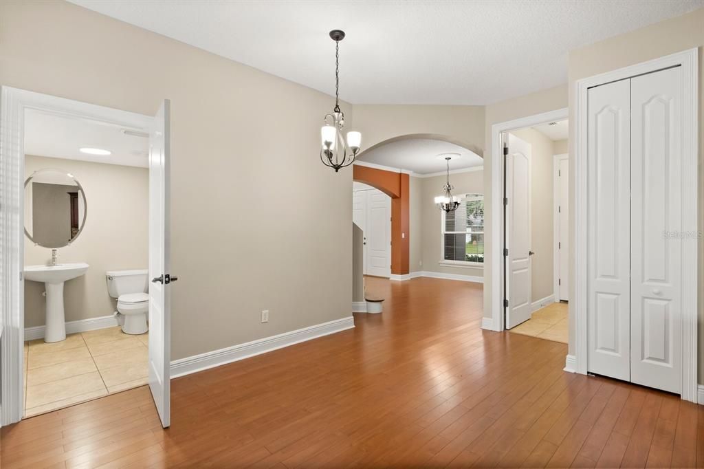 合同活跃: $499,000 (4 贝兹, 2 浴室, 2498 平方英尺)