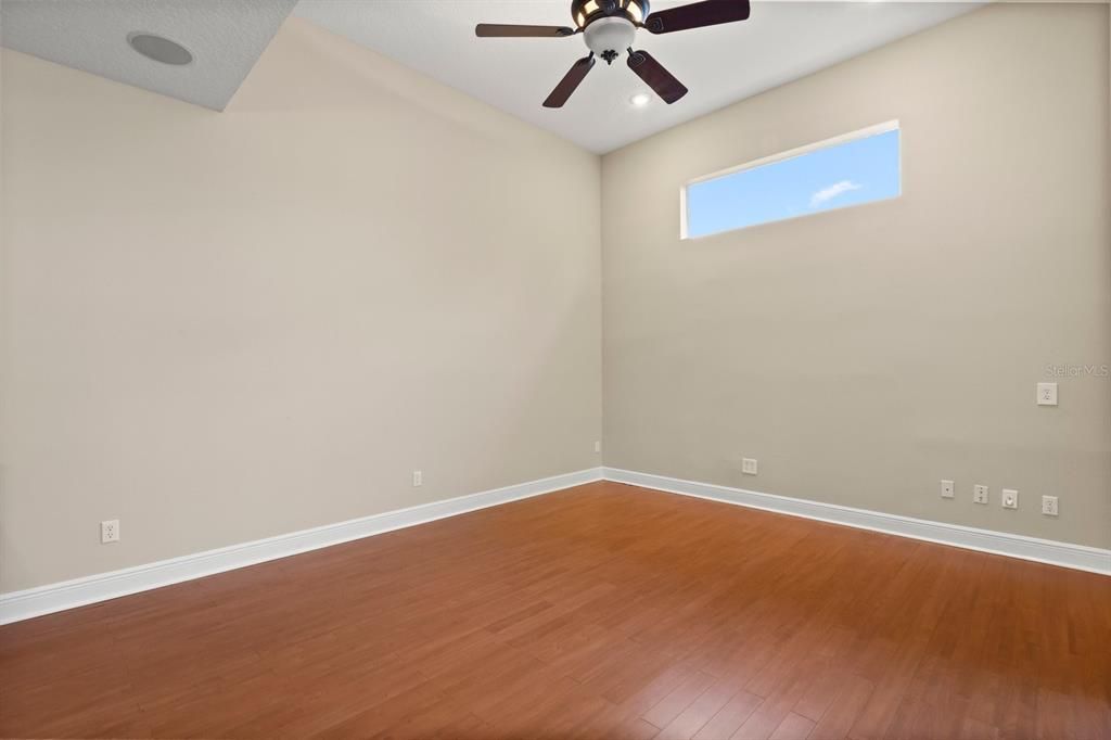 合同活跃: $499,000 (4 贝兹, 2 浴室, 2498 平方英尺)