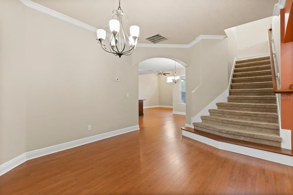 合同活跃: $499,000 (4 贝兹, 2 浴室, 2498 平方英尺)