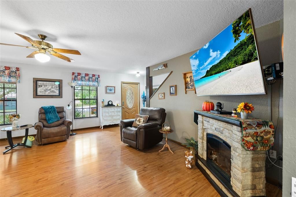 待售: $1,170,000 (4 贝兹, 3 浴室, 3149 平方英尺)