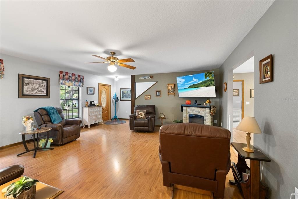 待售: $1,170,000 (4 贝兹, 3 浴室, 3149 平方英尺)