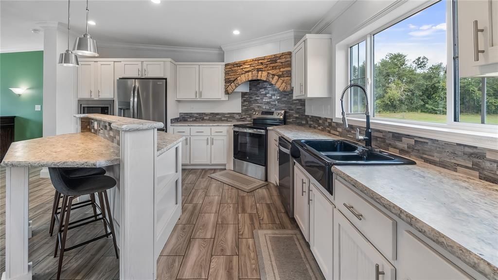 For Sale: $489,000 (3 beds, 2 baths, 1800 Square Feet)