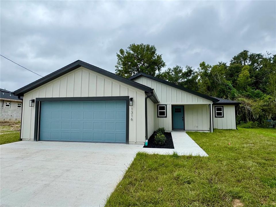 Recently Sold: $255,000 (3 beds, 2 baths, 1295 Square Feet)