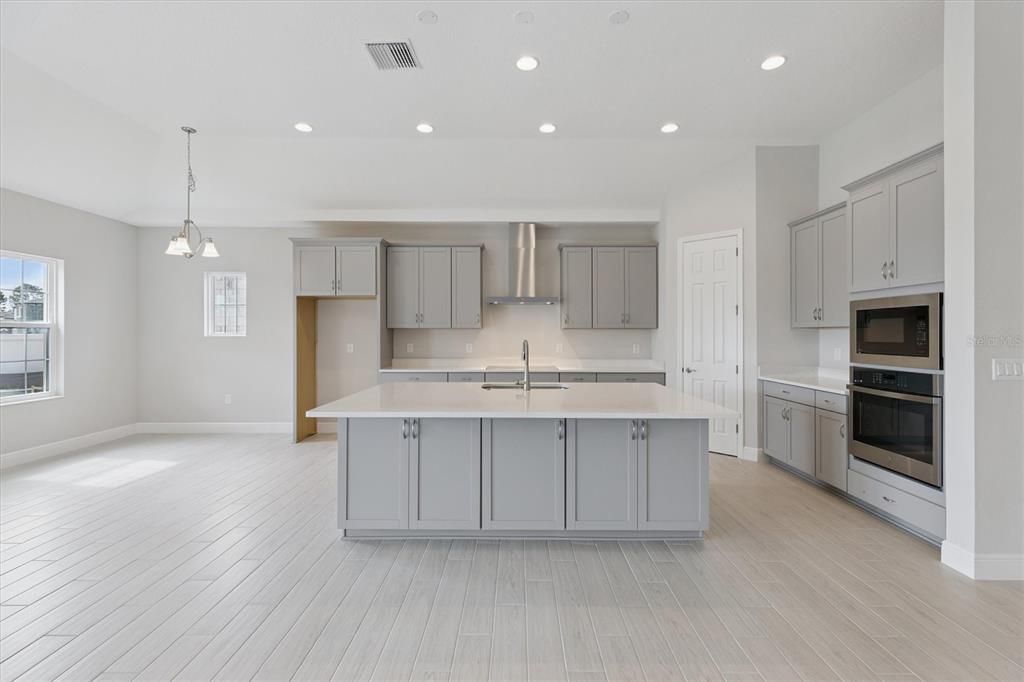 For Sale: $499,990 (4 beds, 3 baths, 2572 Square Feet)