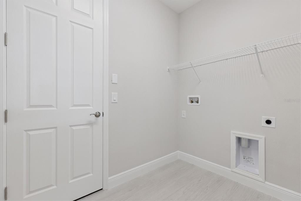 For Sale: $499,990 (4 beds, 3 baths, 2572 Square Feet)