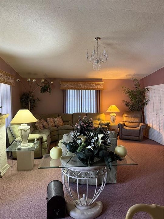 待售: $385,000 (2 贝兹, 2 浴室, 1330 平方英尺)