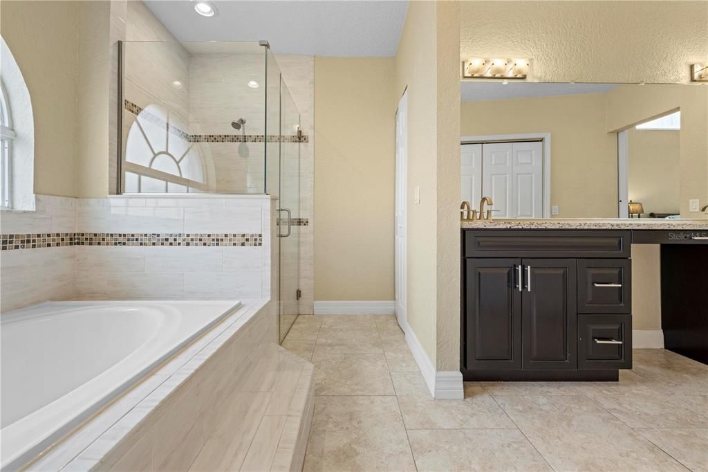 Под контрактом: $454,990 (4 спален, 3 ванн, 2582 Квадратных фут)