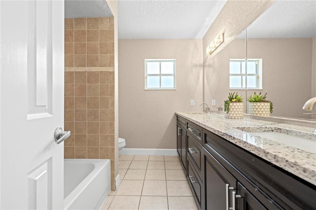 Под контрактом: $454,990 (4 спален, 3 ванн, 2582 Квадратных фут)