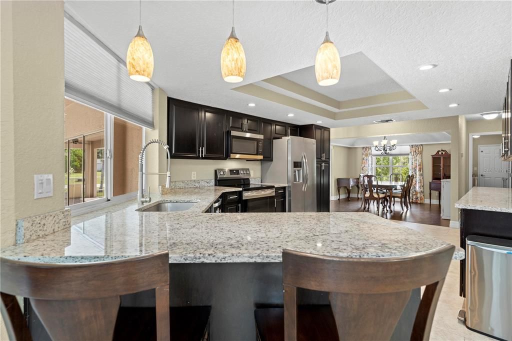 Под контрактом: $454,990 (4 спален, 3 ванн, 2582 Квадратных фут)