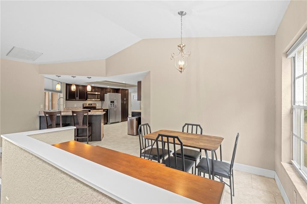 Под контрактом: $454,990 (4 спален, 3 ванн, 2582 Квадратных фут)