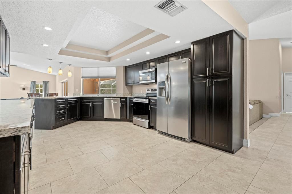 Под контрактом: $454,990 (4 спален, 3 ванн, 2582 Квадратных фут)