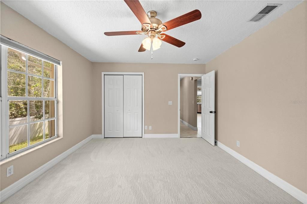 Под контрактом: $454,990 (4 спален, 3 ванн, 2582 Квадратных фут)