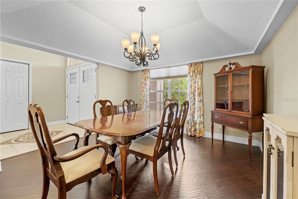 Под контрактом: $454,990 (4 спален, 3 ванн, 2582 Квадратных фут)