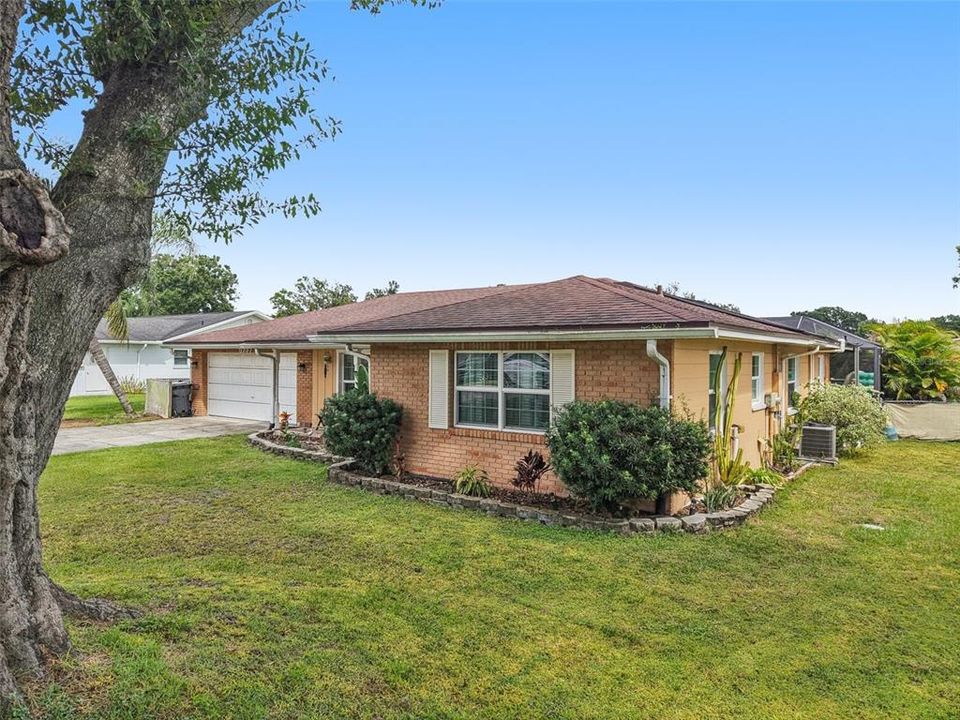 Active With Contract: $325,000 (3 beds, 2 baths, 1592 Square Feet)