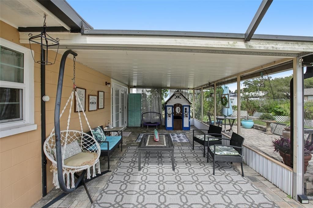 Active With Contract: $325,000 (3 beds, 2 baths, 1592 Square Feet)