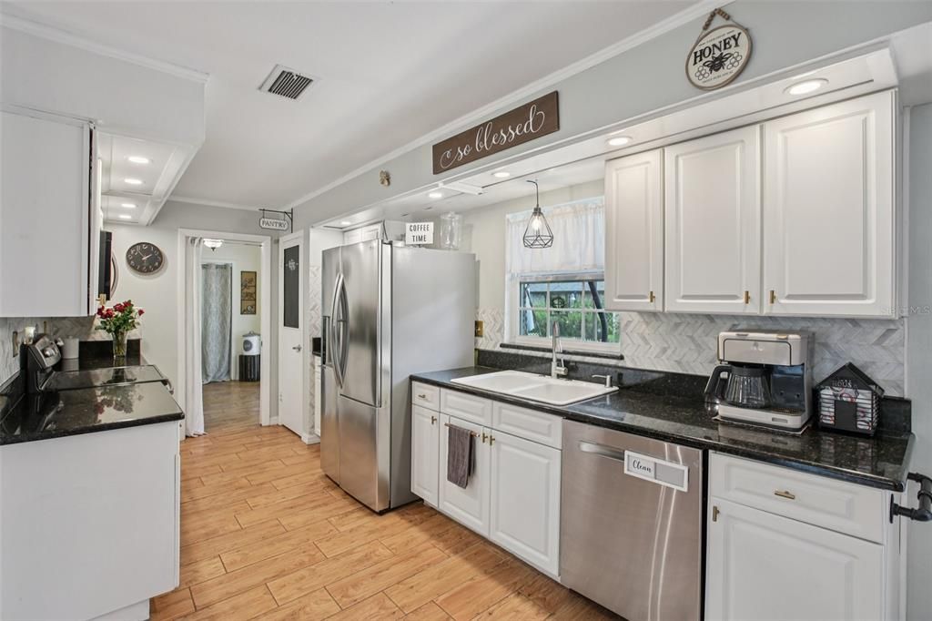 Active With Contract: $325,000 (3 beds, 2 baths, 1592 Square Feet)