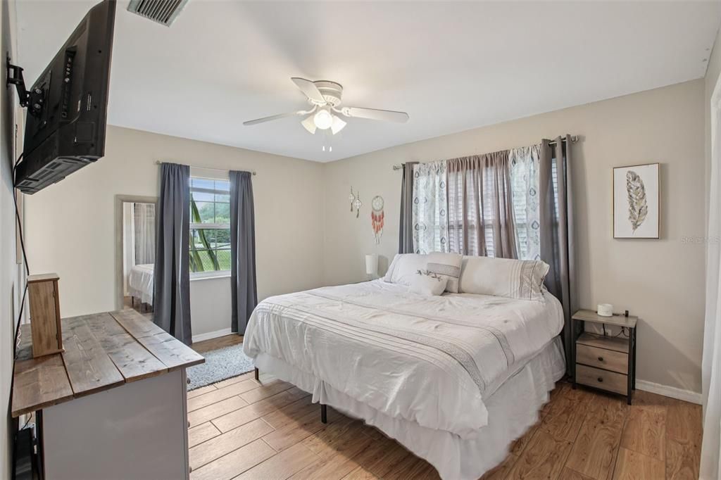 Active With Contract: $325,000 (3 beds, 2 baths, 1592 Square Feet)