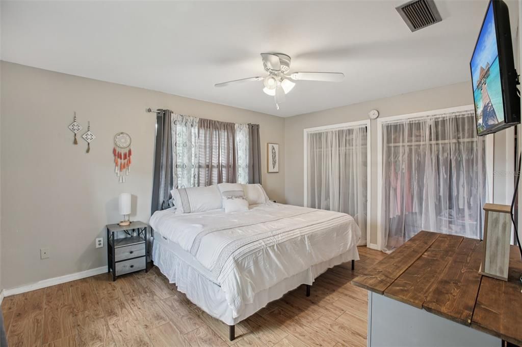 Active With Contract: $325,000 (3 beds, 2 baths, 1592 Square Feet)