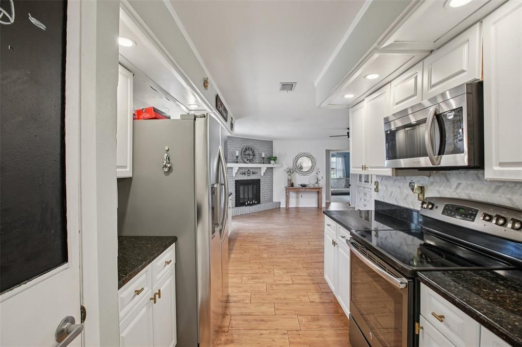 Active With Contract: $325,000 (3 beds, 2 baths, 1592 Square Feet)